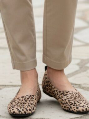 Born Preppy Casual Ballet Flat Cushioned Leopard Print Shoe Size 8.5